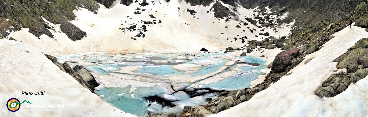 33 Lago del Vallone (2226 m) in disgelo.jpg